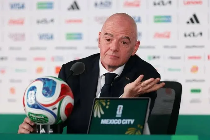 Infantino defiende pausas de hidratación y asegura que la FIFA no obtiene ganancias económicas