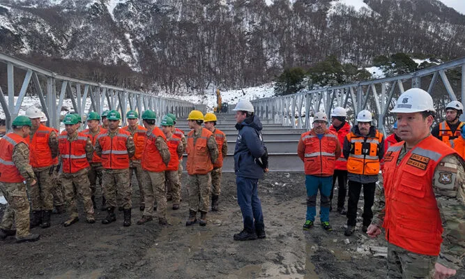 Hito de conectividad: Instalaron puente modular clave en la ruta Vicuña-Yendegaia