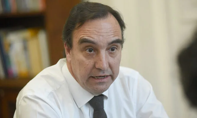 Flies y el tenso encuentro con ministro Quiroz: "Ni una sola casa se construye sin aportes del Gobierno Regional"