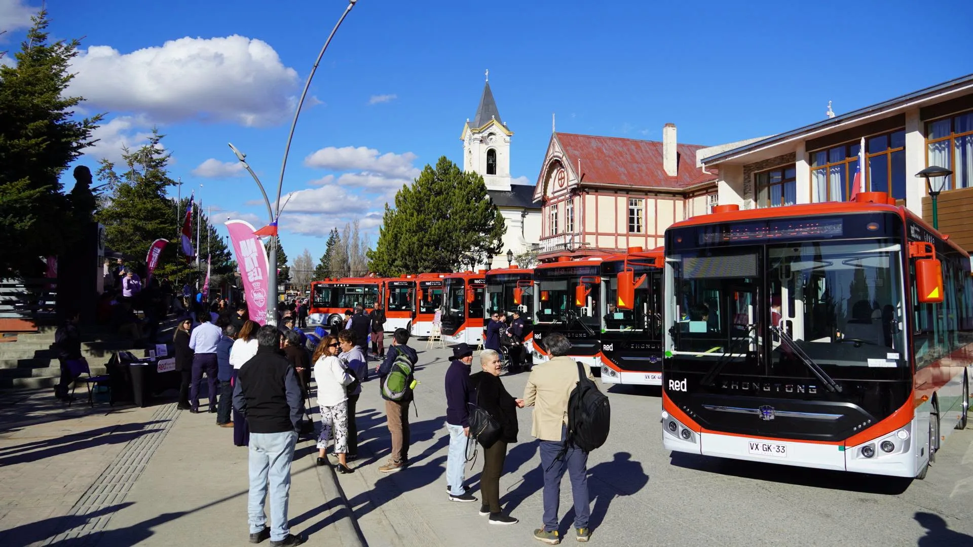 Puerto Natales estrenó nueve buses diésel para su sistema de transporte público
