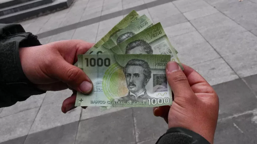 Chile bajo presión: crisis económica, recortes y regiones en alerta [Por Miguel Sierpe Gallardo]