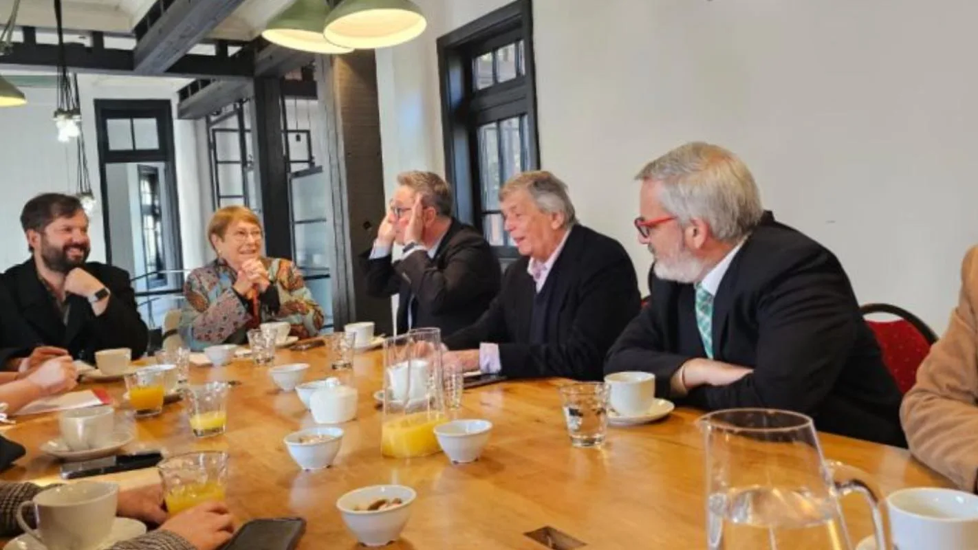 El "Efecto Bachelet": la oposición se reordena frente al gobierno de Kast