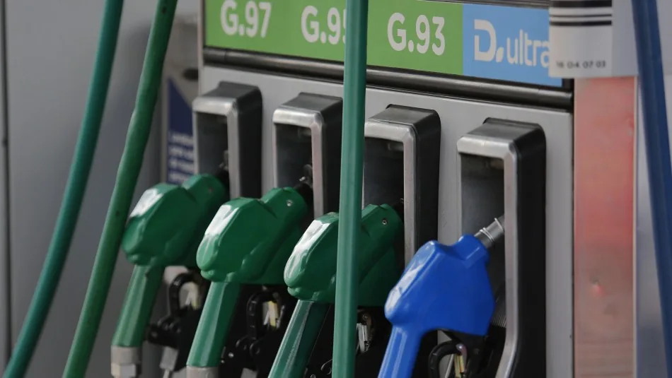 Enap dio a conocer que los combustibles bajarán sus precios a partir de este jueves